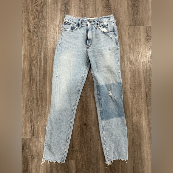 Abercrombie Mom Jeans!! - Picture 1 of 3